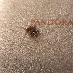 Pandora Rose Dazzling Daisy Charm